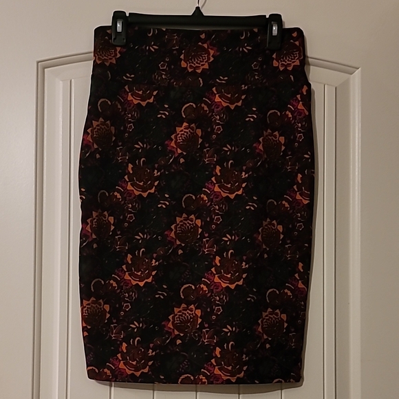 Floral Patterned Skirt - Black and Red - Picture 1 of 4